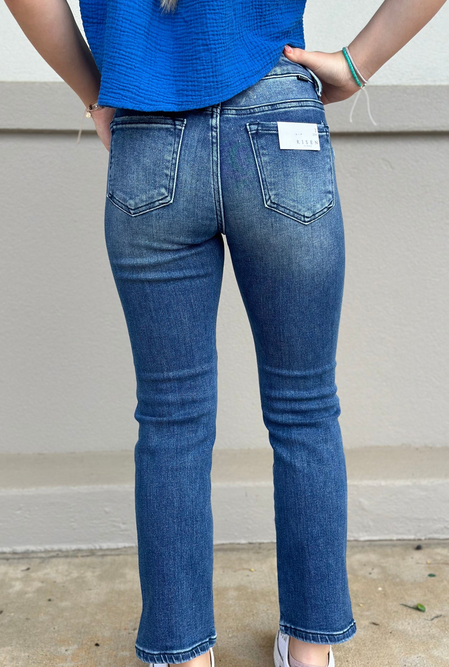 RISEN SLIT STRAIGHT JEANS