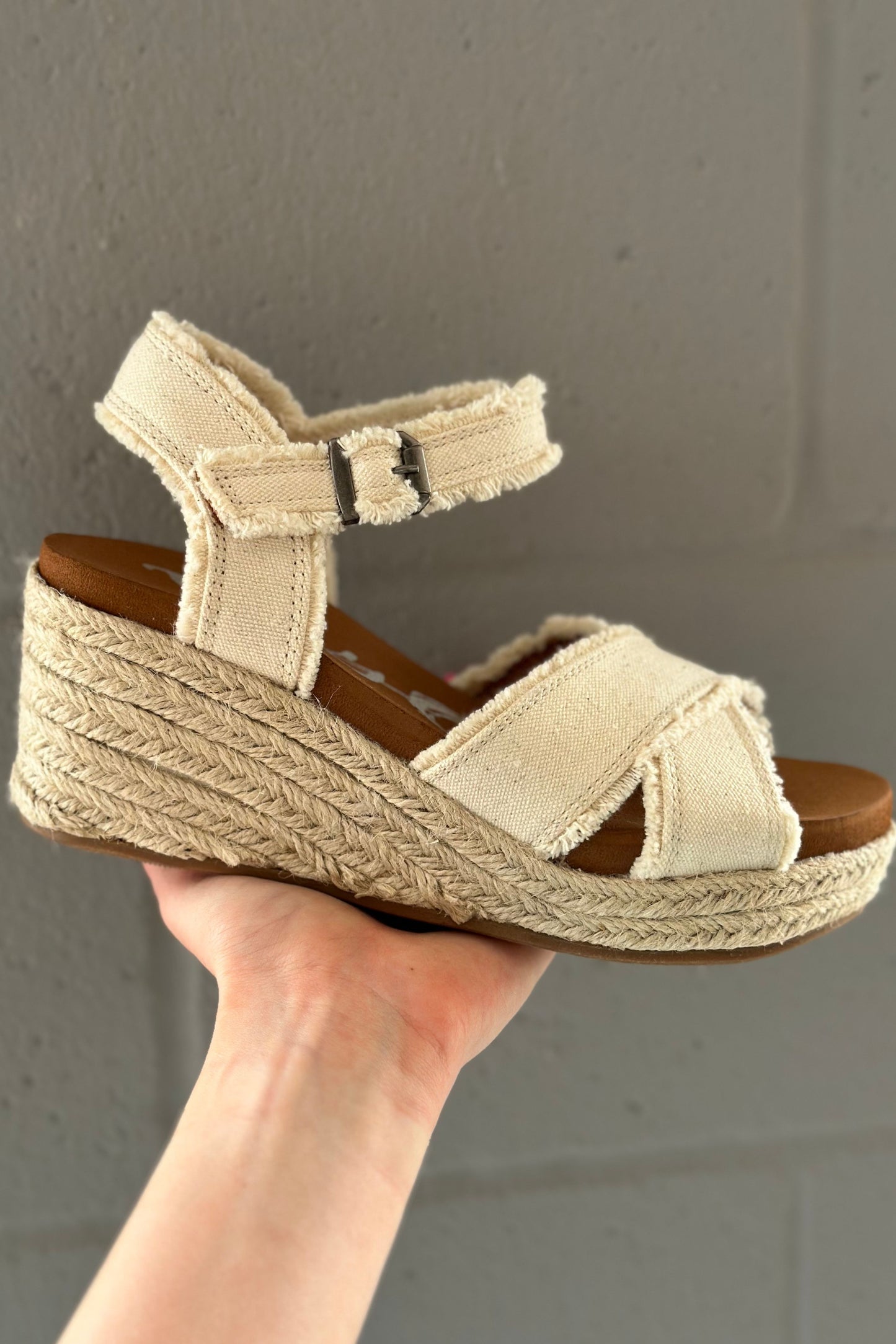 CREAM BRISTA WEDGE