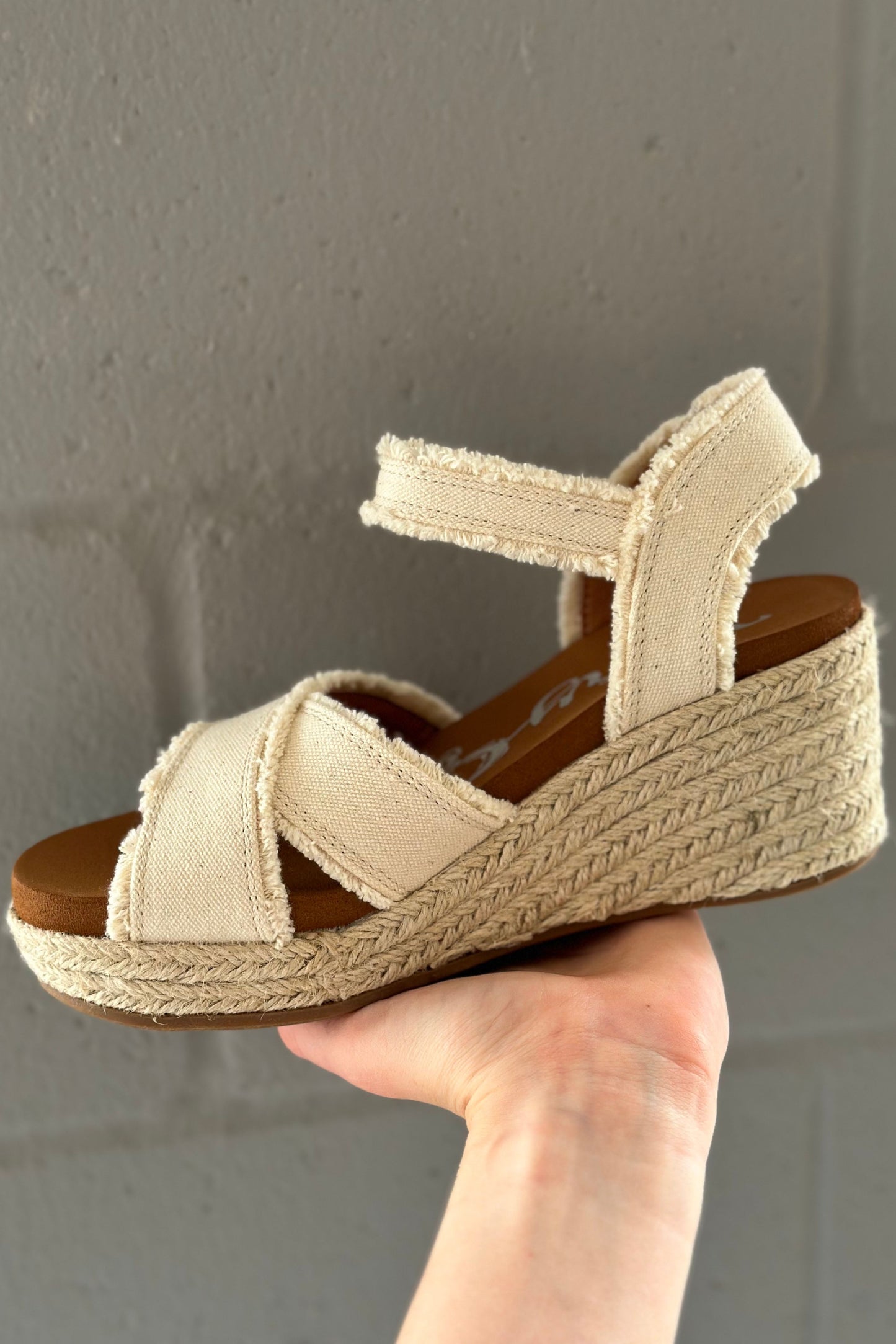 CREAM BRISTA WEDGE