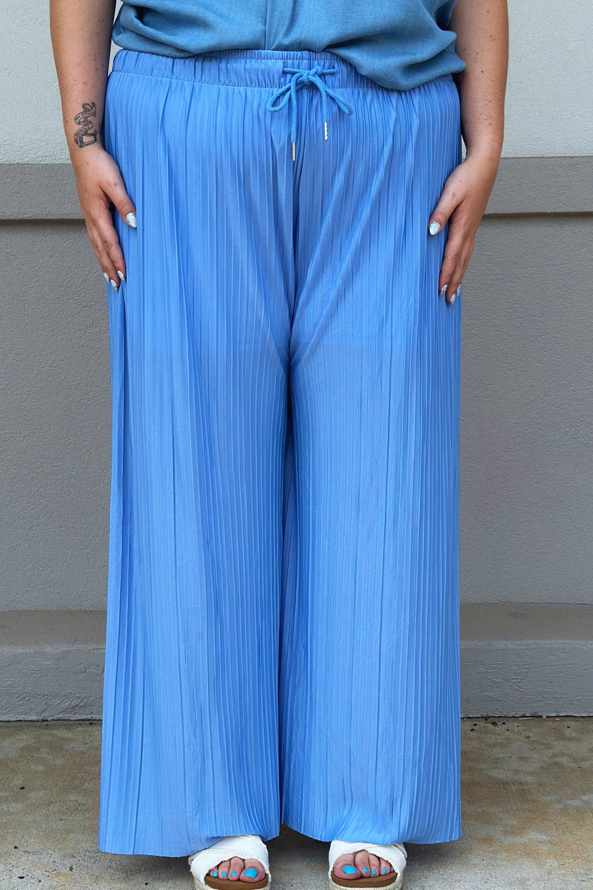CURVY BLUE WOVEN PANTS