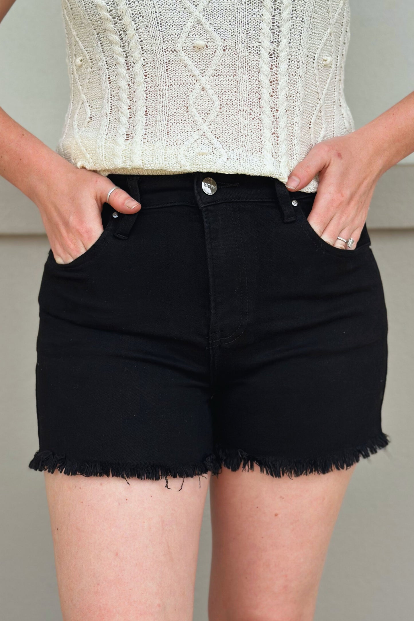 RISEN BLACK SHORTS