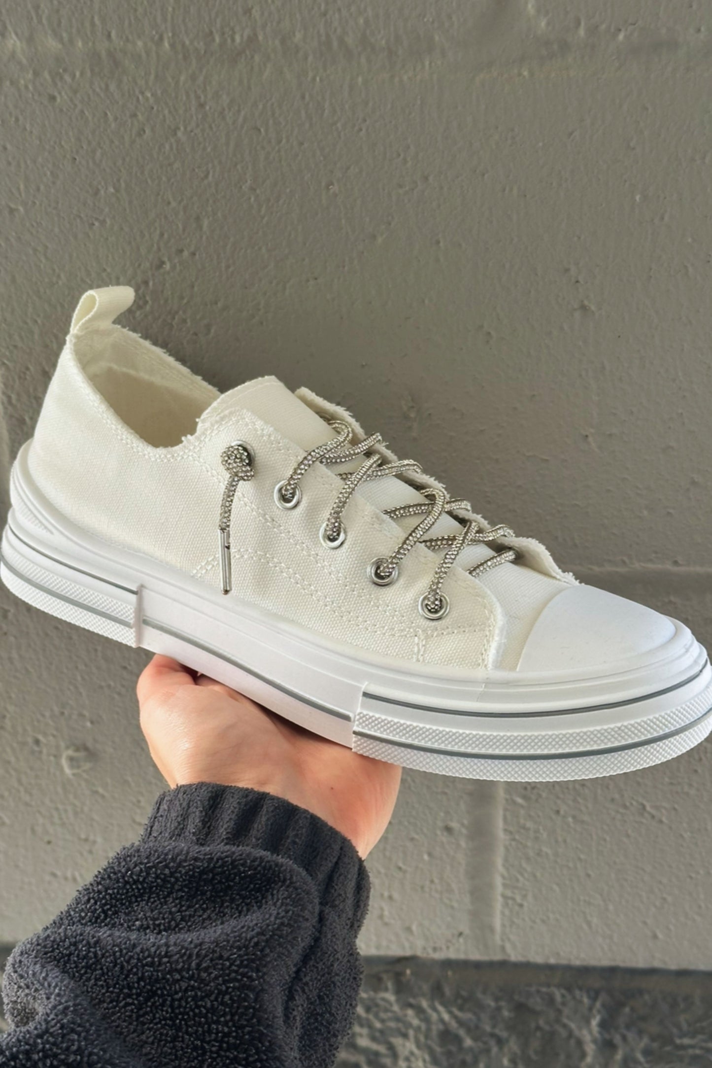 WHITE AMAN SNEAKERS