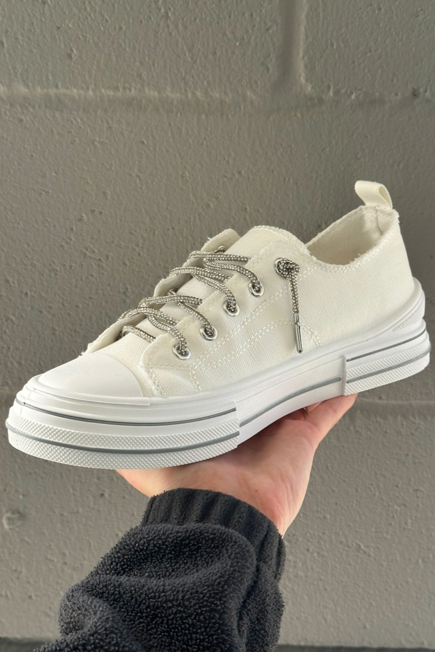 WHITE AMAN SNEAKERS