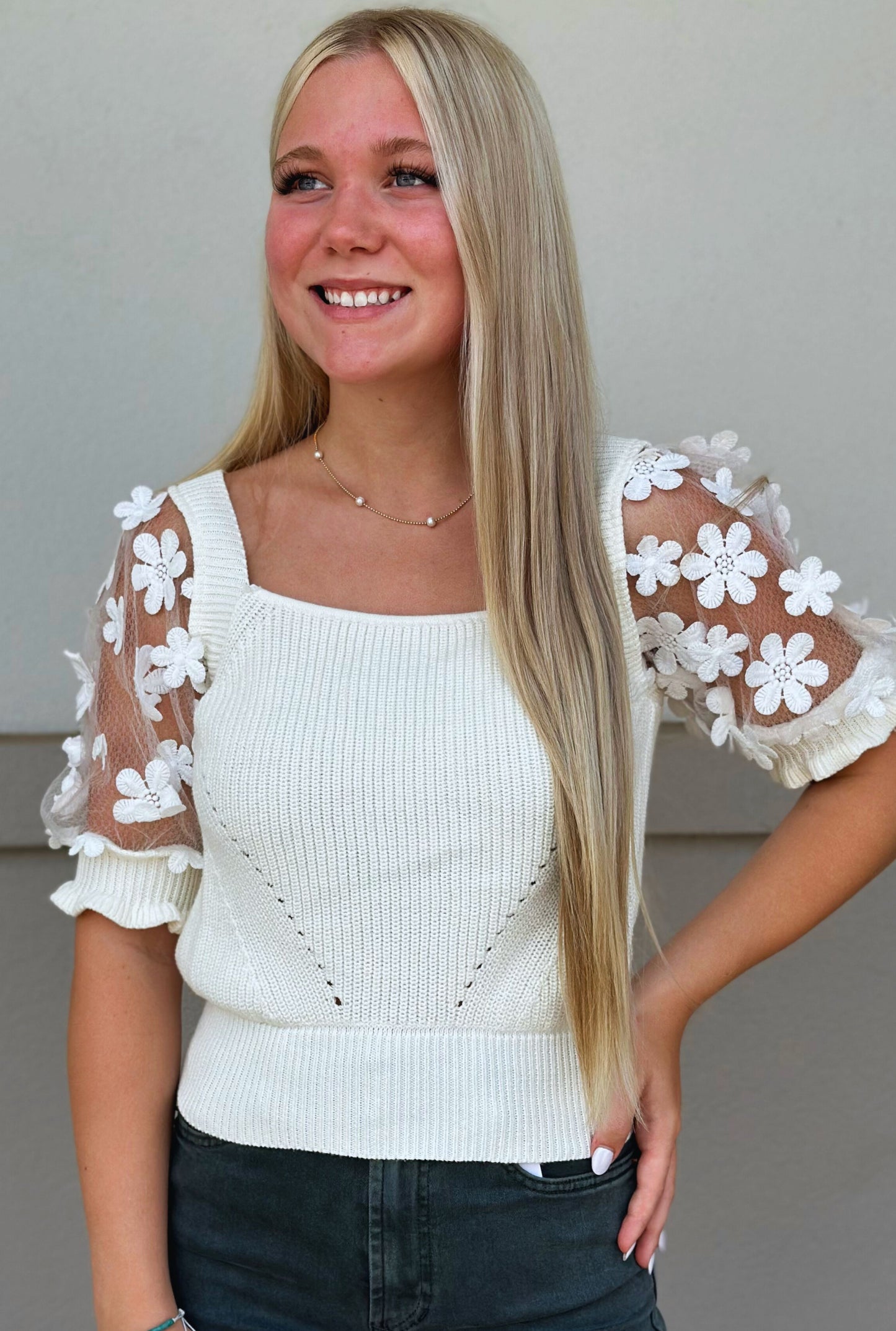 WHITE ELEGANT FLORALS TOP