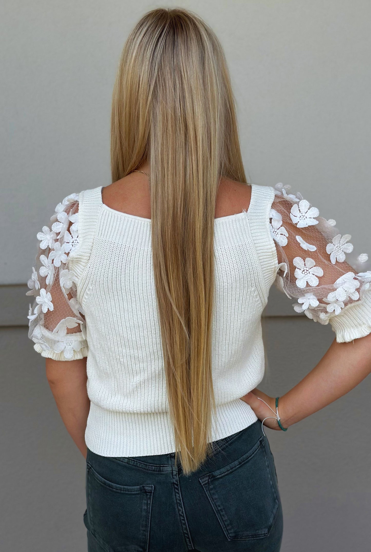 WHITE ELEGANT FLORALS TOP