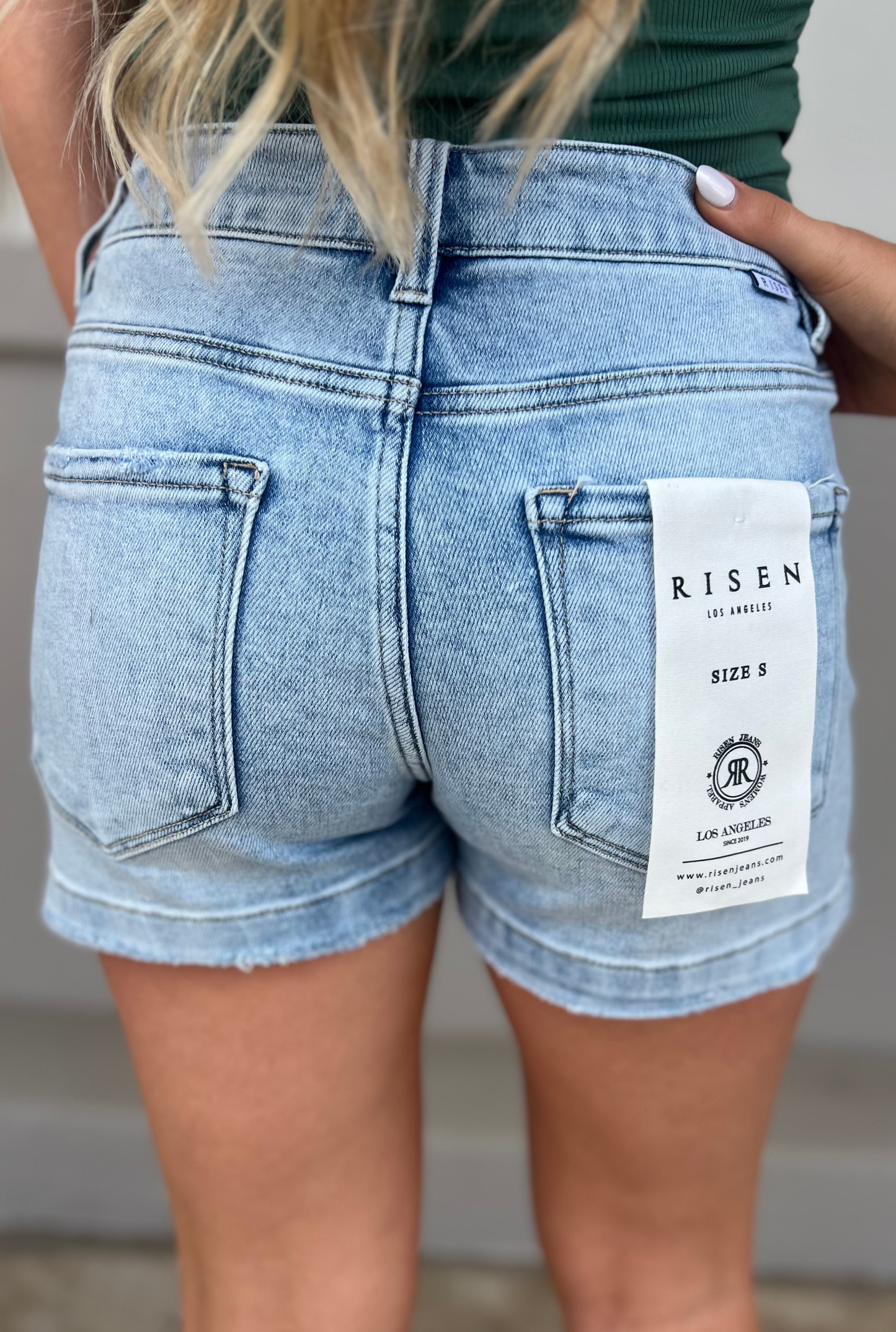 RISEN SIDE SLIT SHORTS