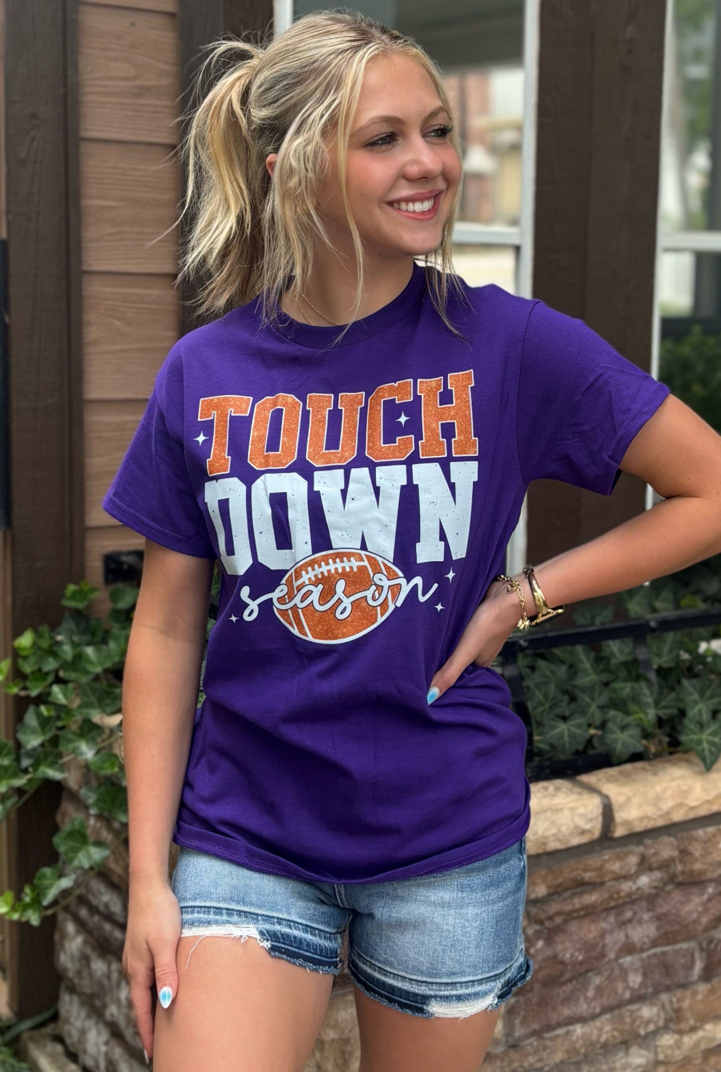 PURPLE TOUCHDOWN GRAPHIC TEE