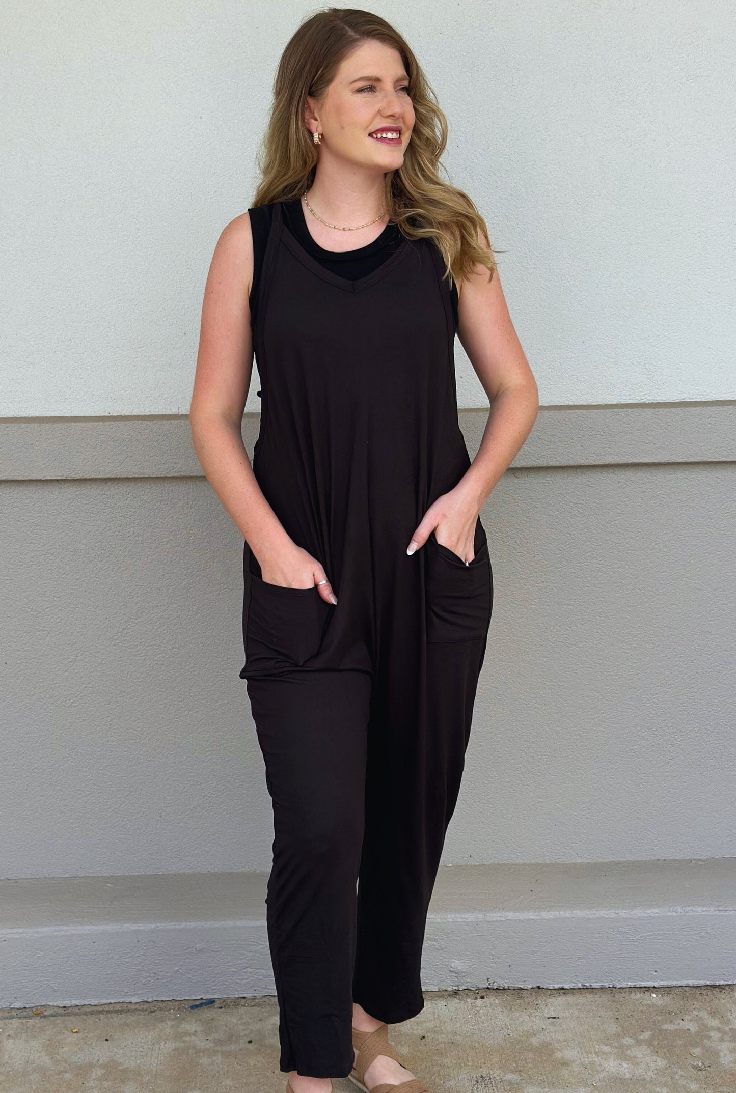 BLACK BASIC JUMPSUIT