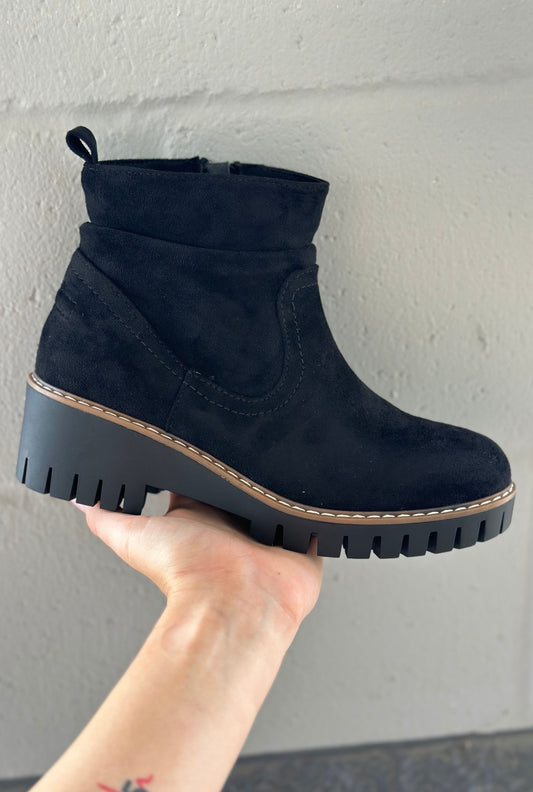 BLACK DASHING BOOTIES