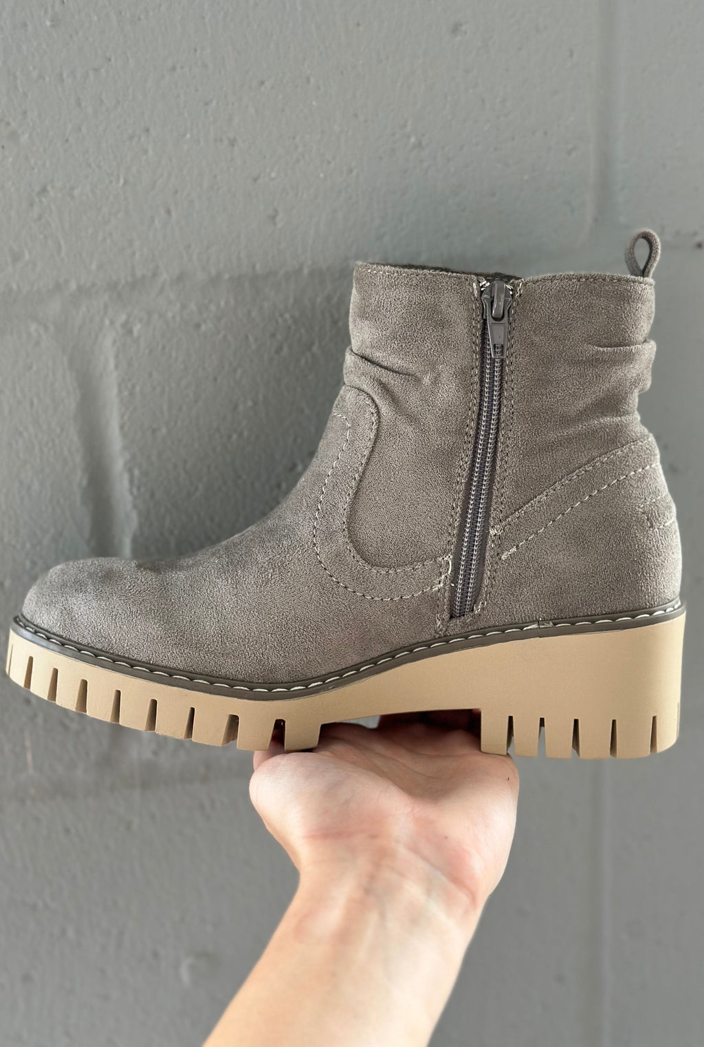 GREY DASHING BOOTIES