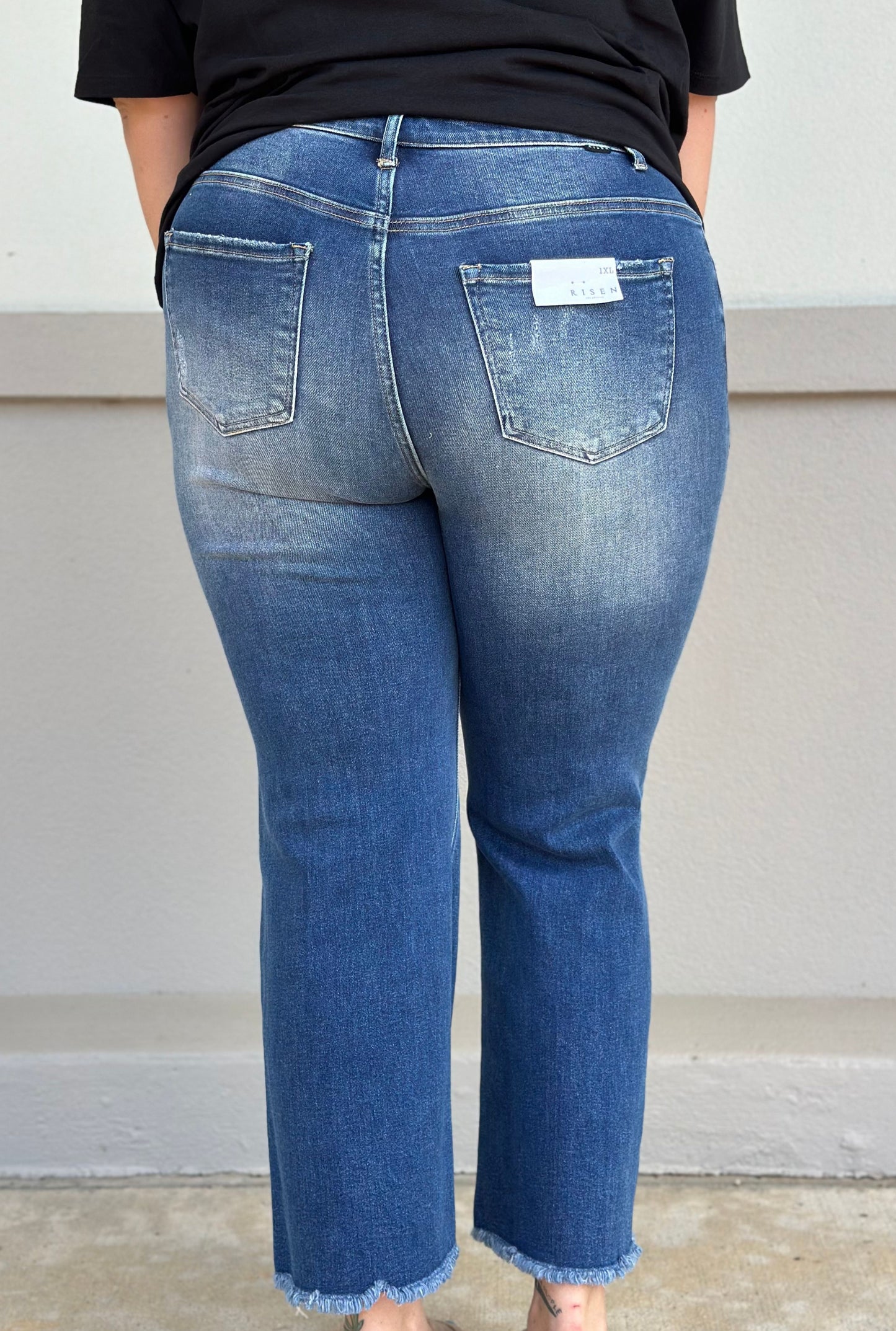 CURVY RISEN ANKLE JEANS