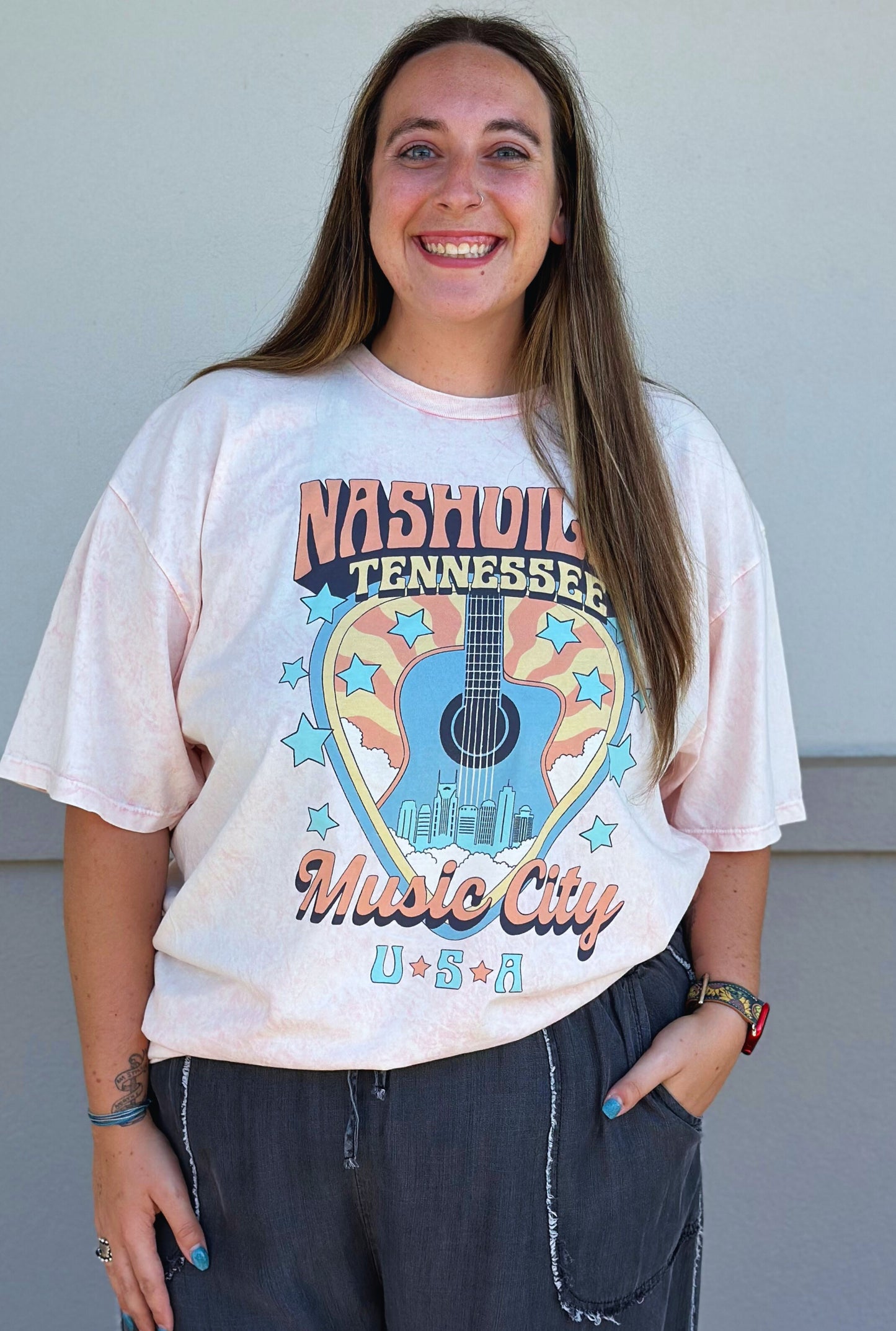 CURVY NASHVILLE GRAPHIC TEE