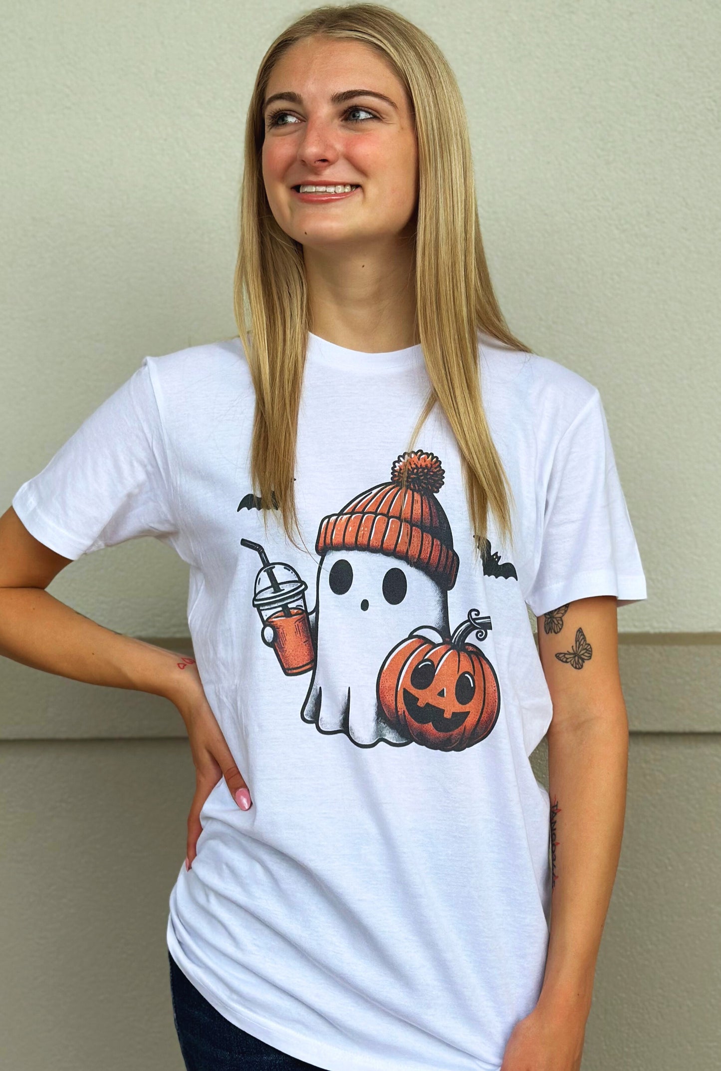 WHITE GHOST HALLOWEEN GRAPHIC TEE