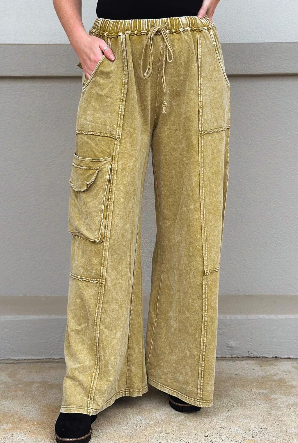 OLIVE EASEL CARGO PANTS