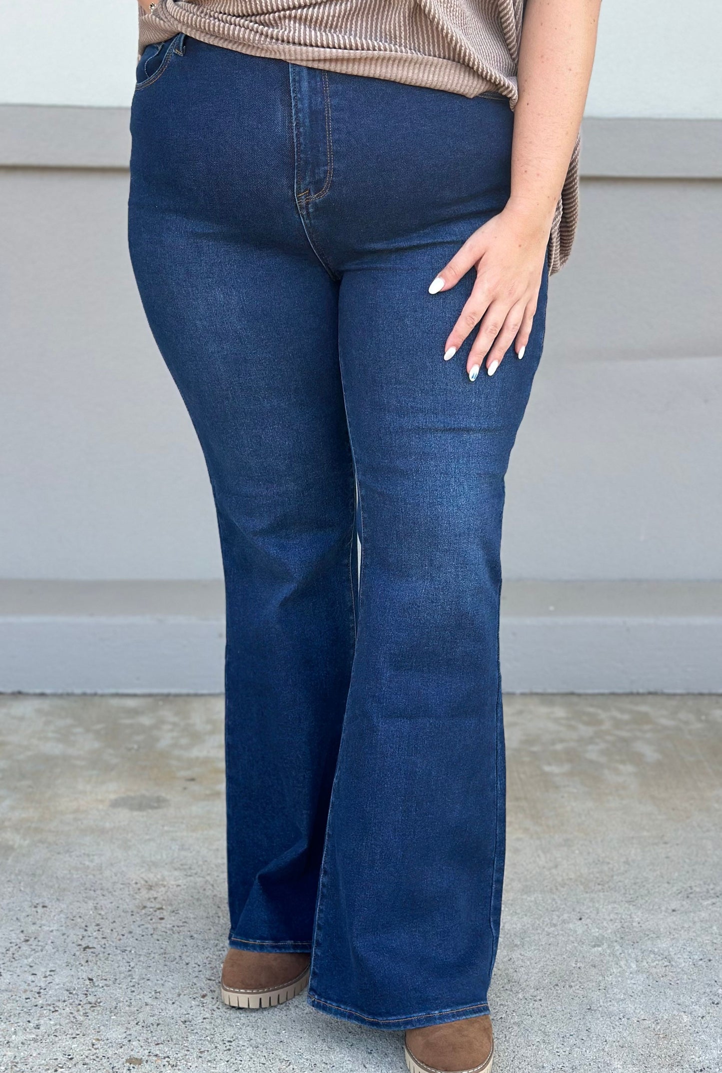 CURVY HIGH RISE BASIC FLARE