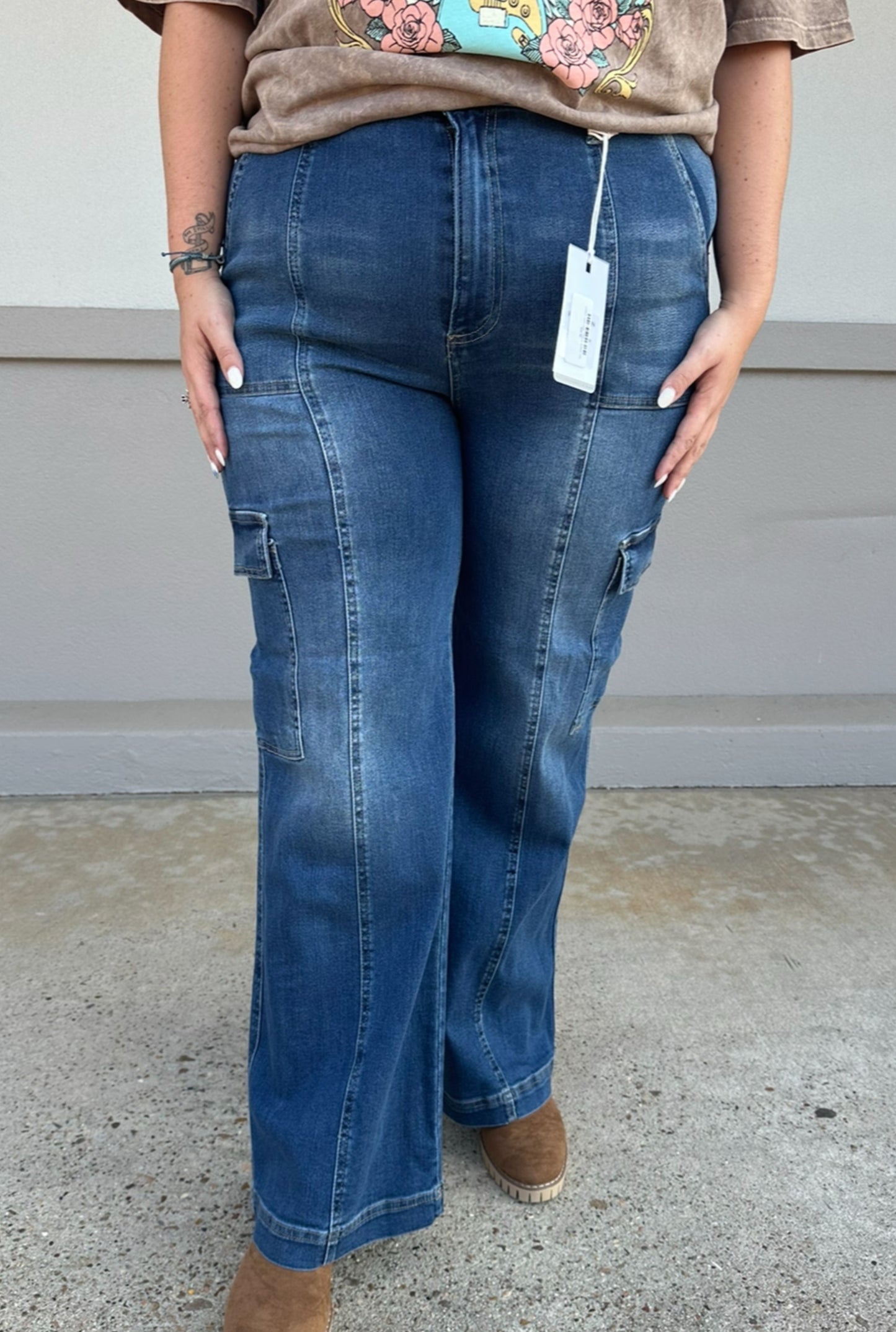 CURVY HIGH RISE CARGO JEANS