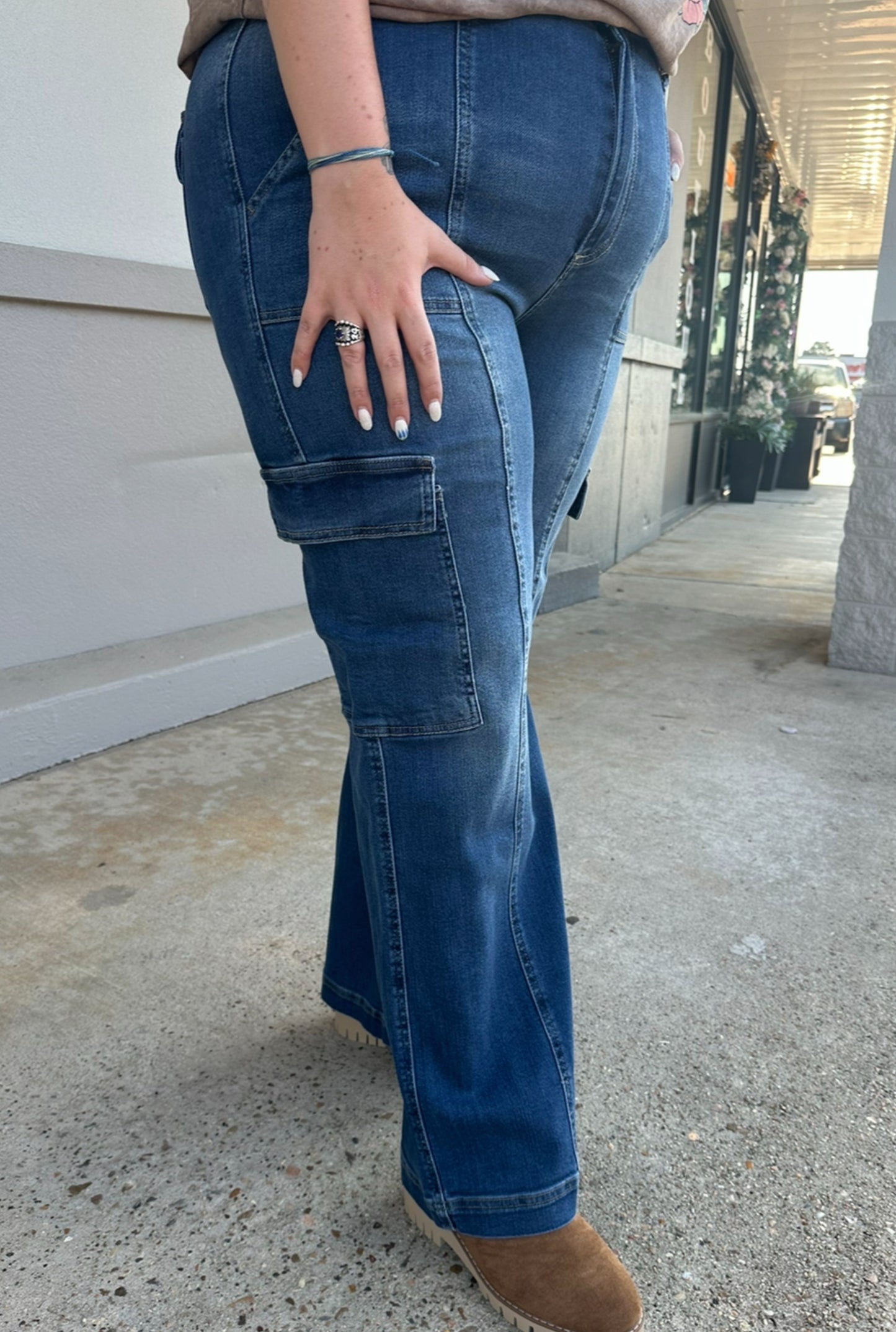 CURVY HIGH RISE CARGO JEANS