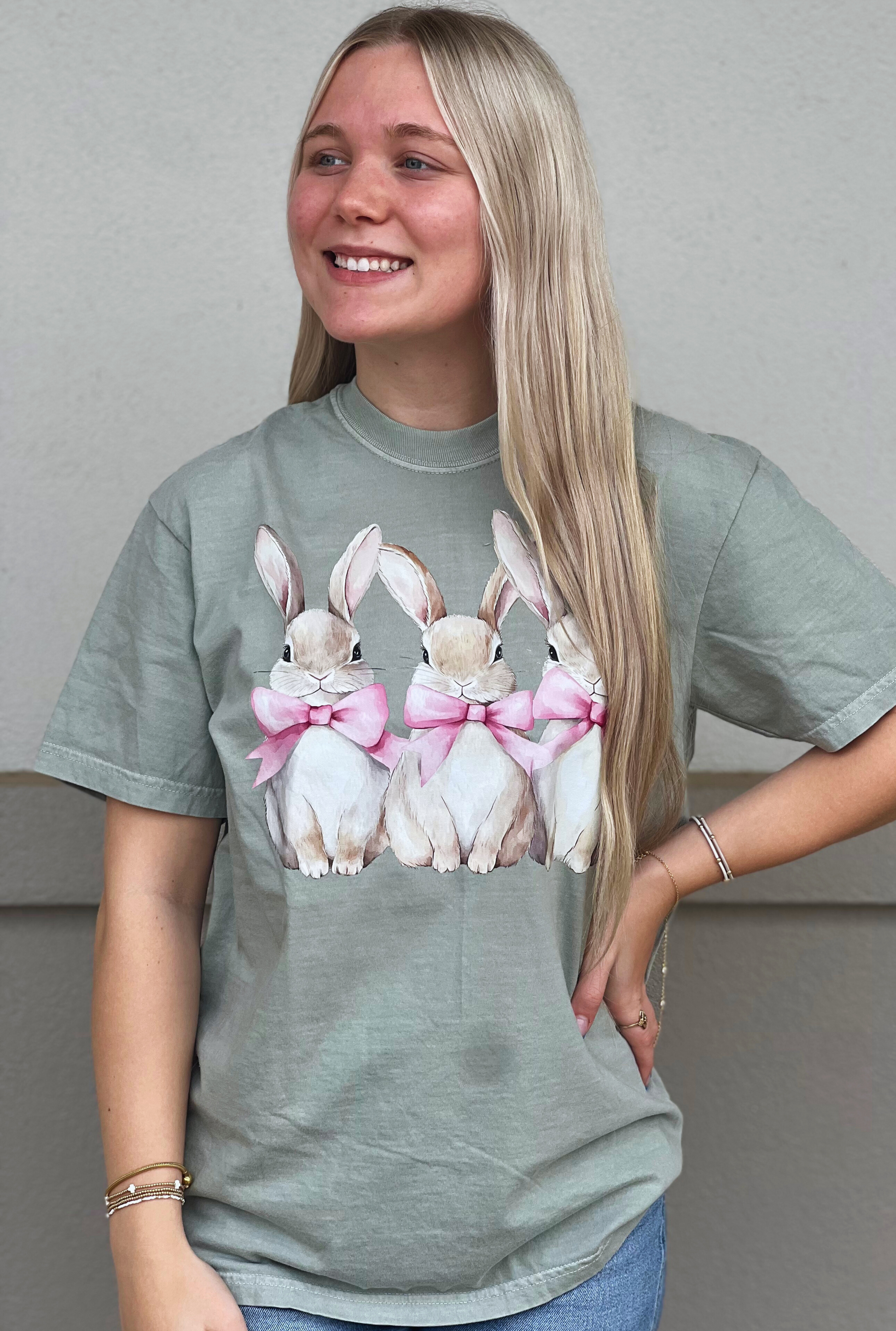SAGE EASTER BOW GRAPHIC TEE