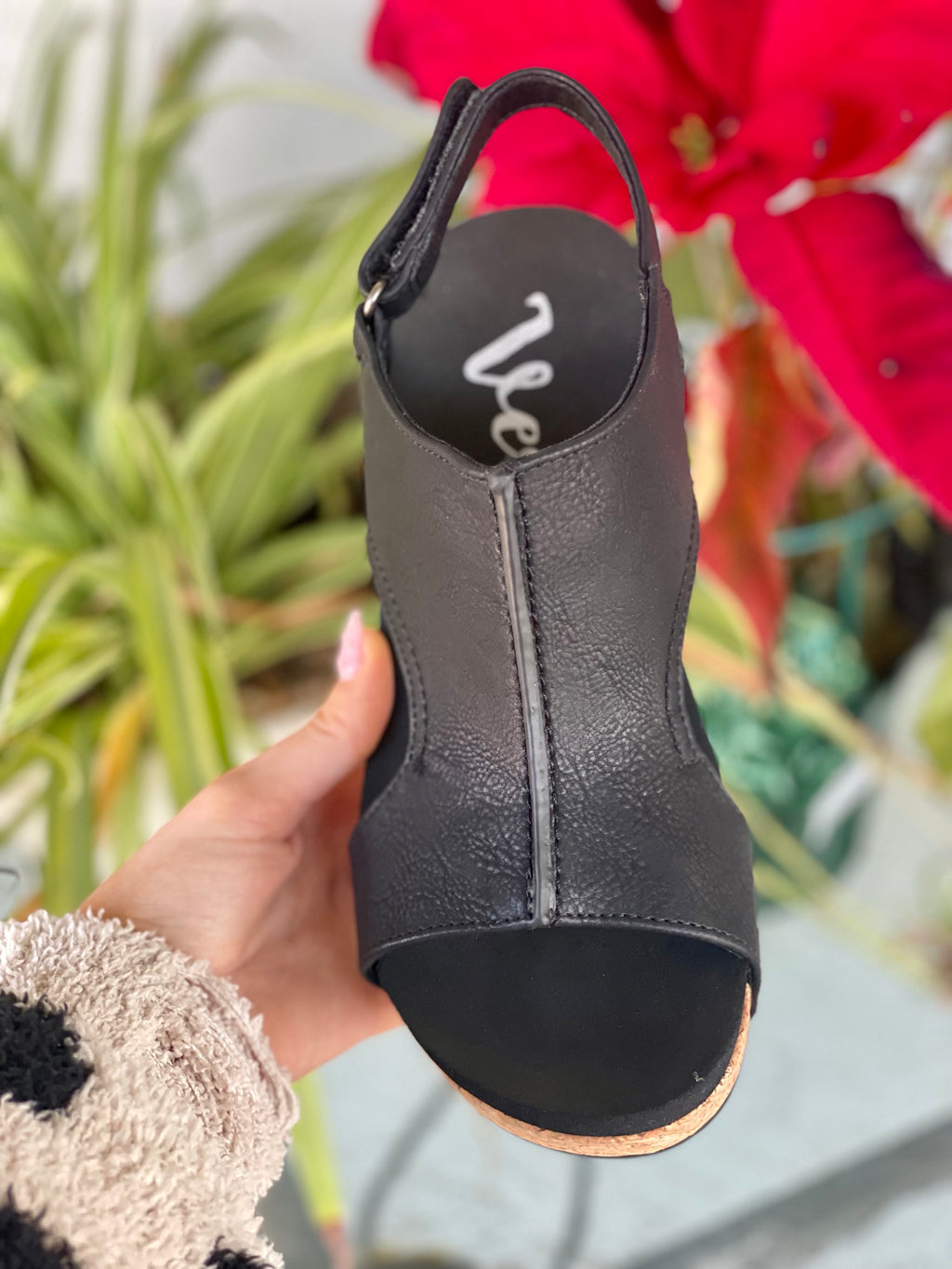 BLACK VERY G WEDGES
