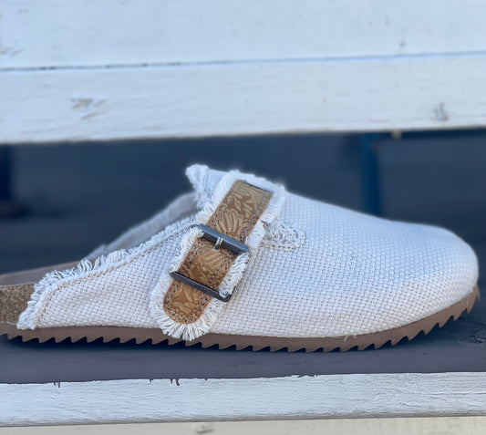 PICNIC TOOLED SLIP-ONS